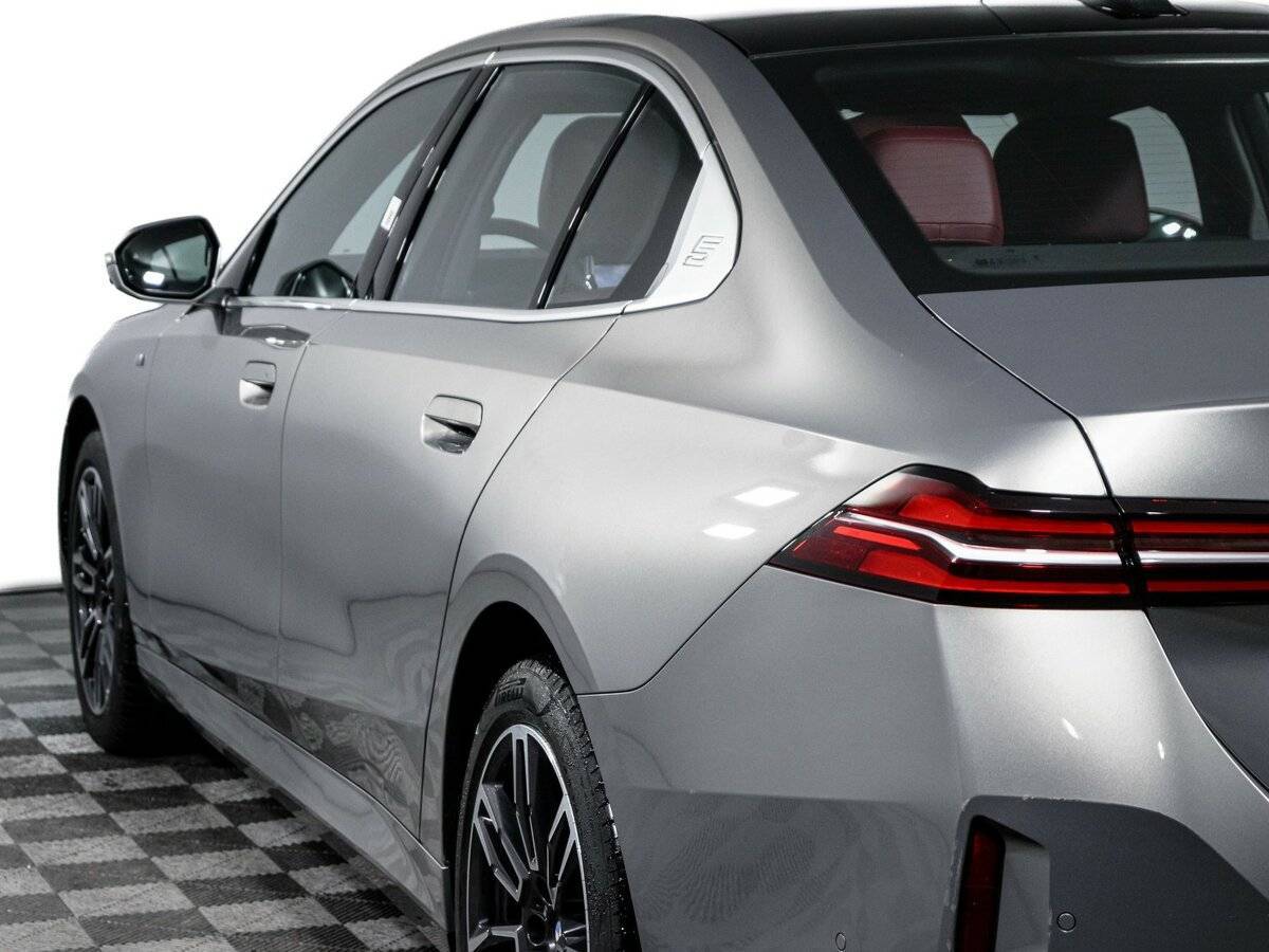 BMW 5 серии с пробегом — 2024 год. Фото: #17