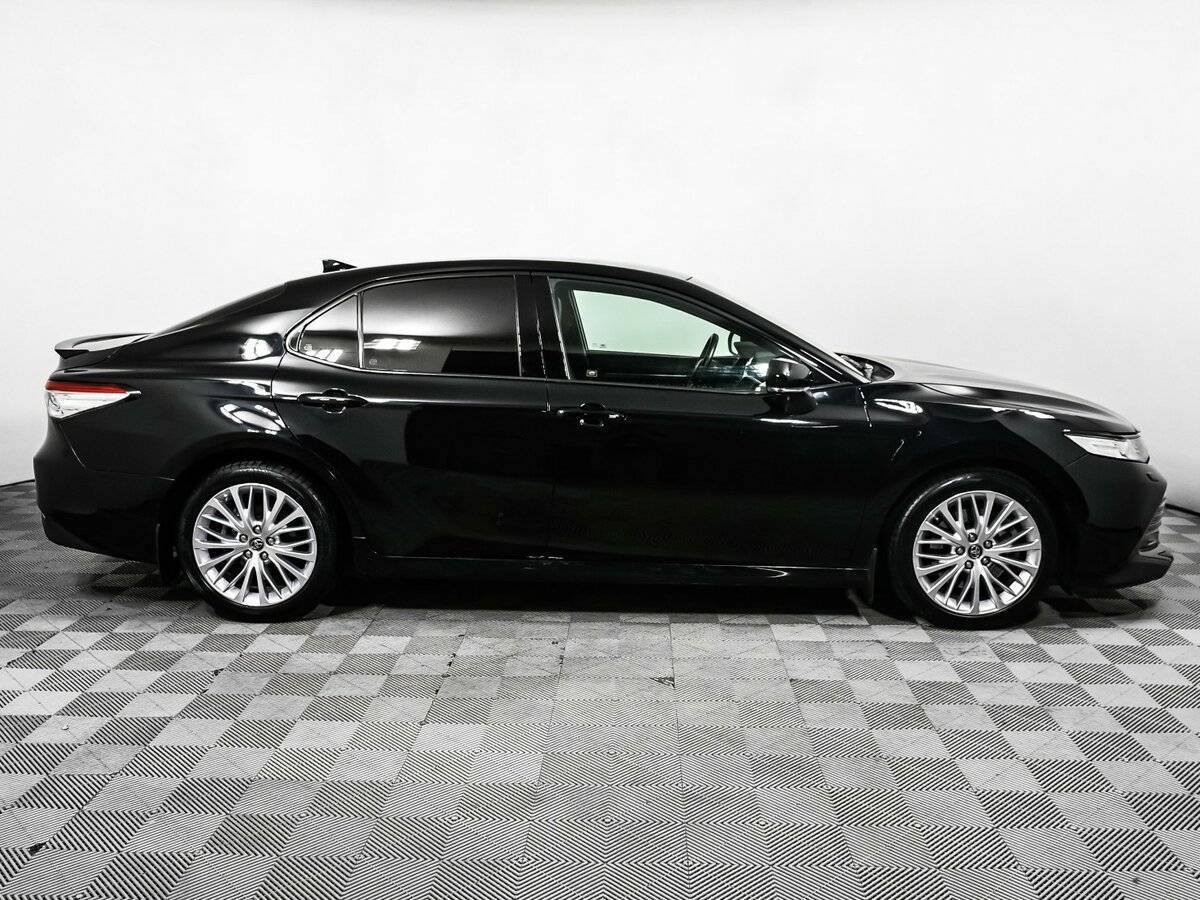 Toyota Camry с пробегом — 2018 год. Фото: #3