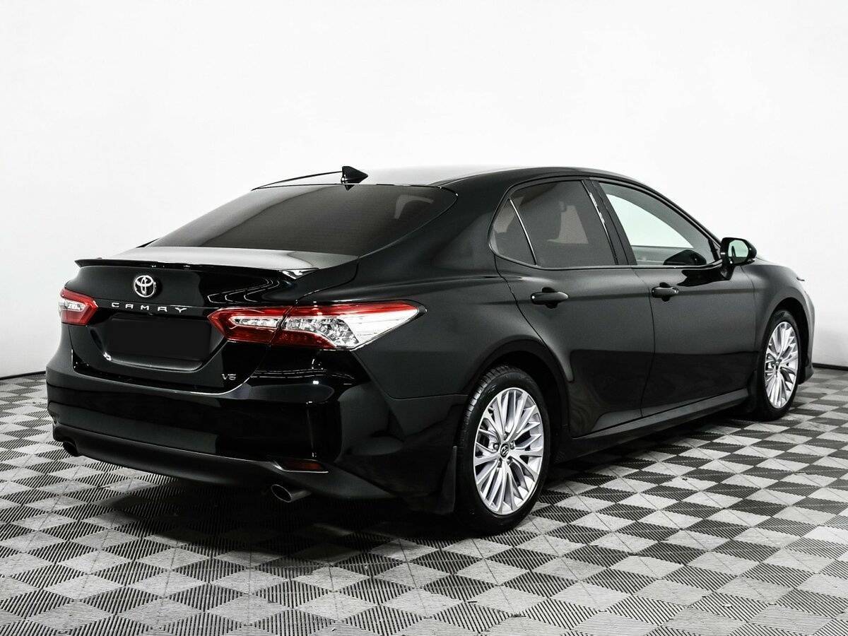 Toyota Camry с пробегом — 2018 год. Фото: #4