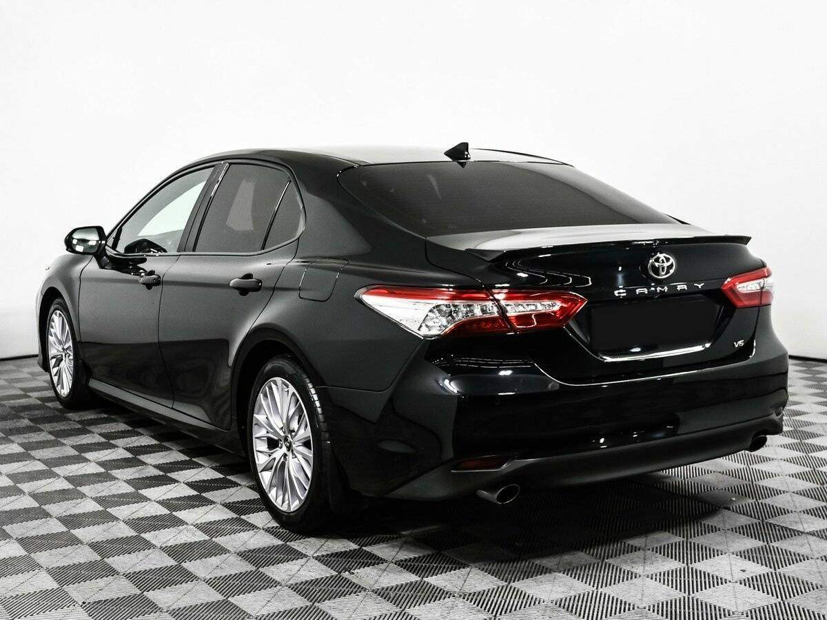 Toyota Camry с пробегом — 2018 год. Фото: #6