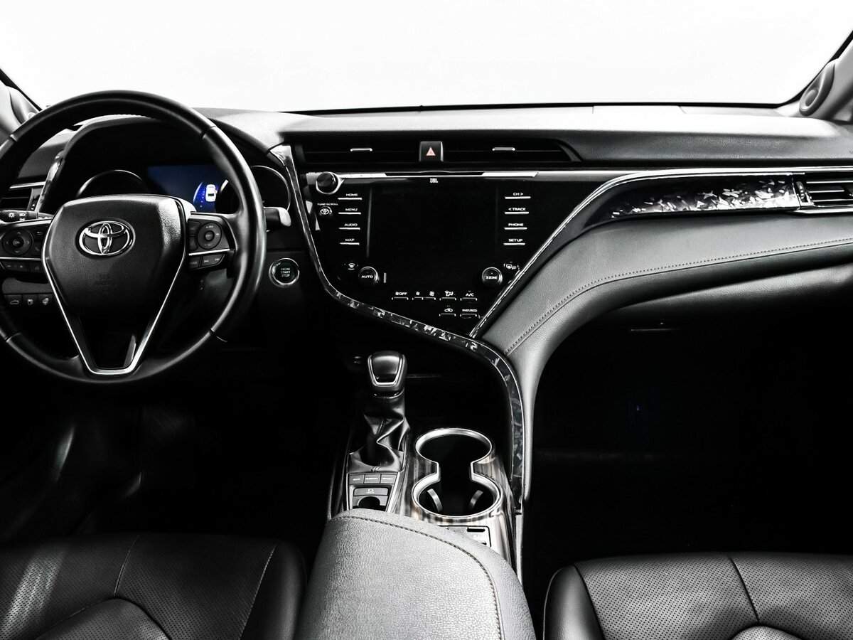 Toyota Camry с пробегом — 2018 год. Фото: #10