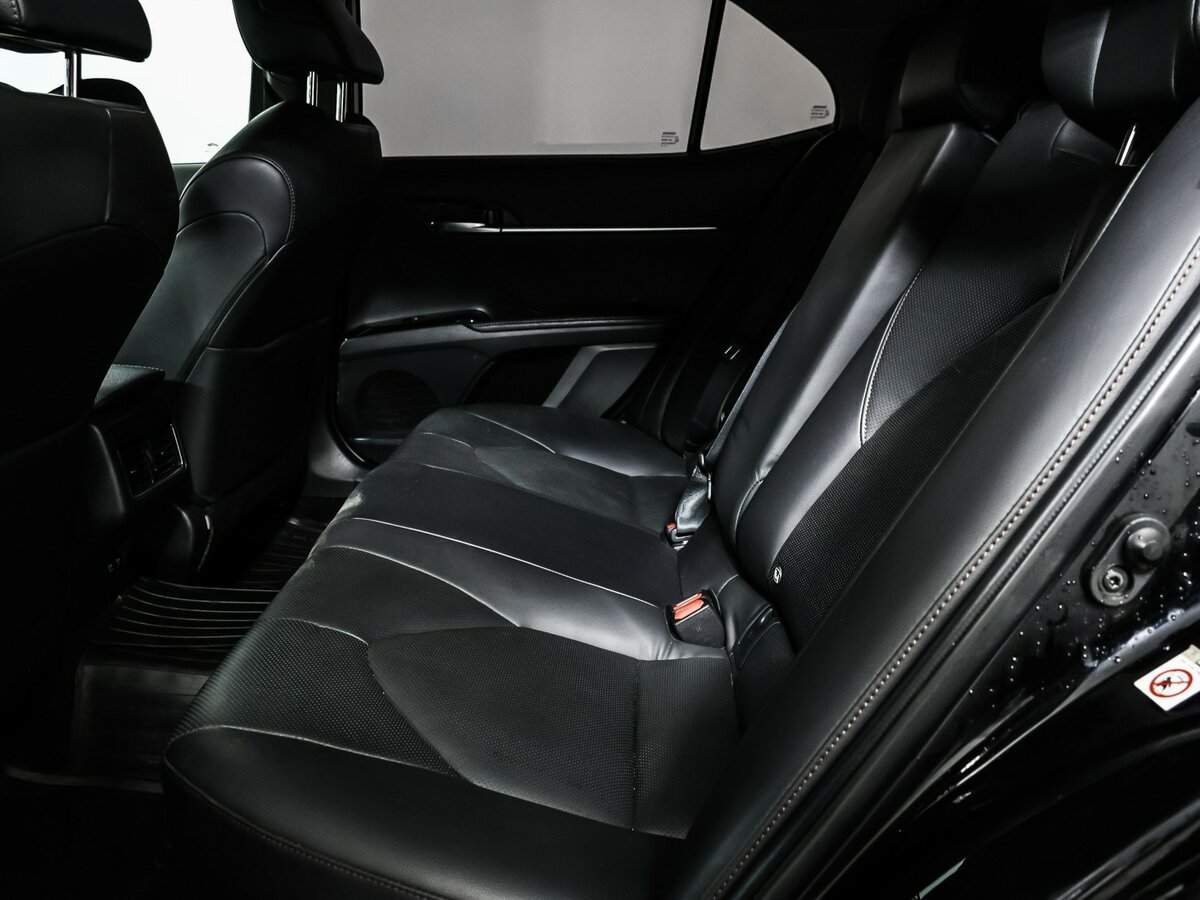 Toyota Camry с пробегом — 2018 год. Фото: #13