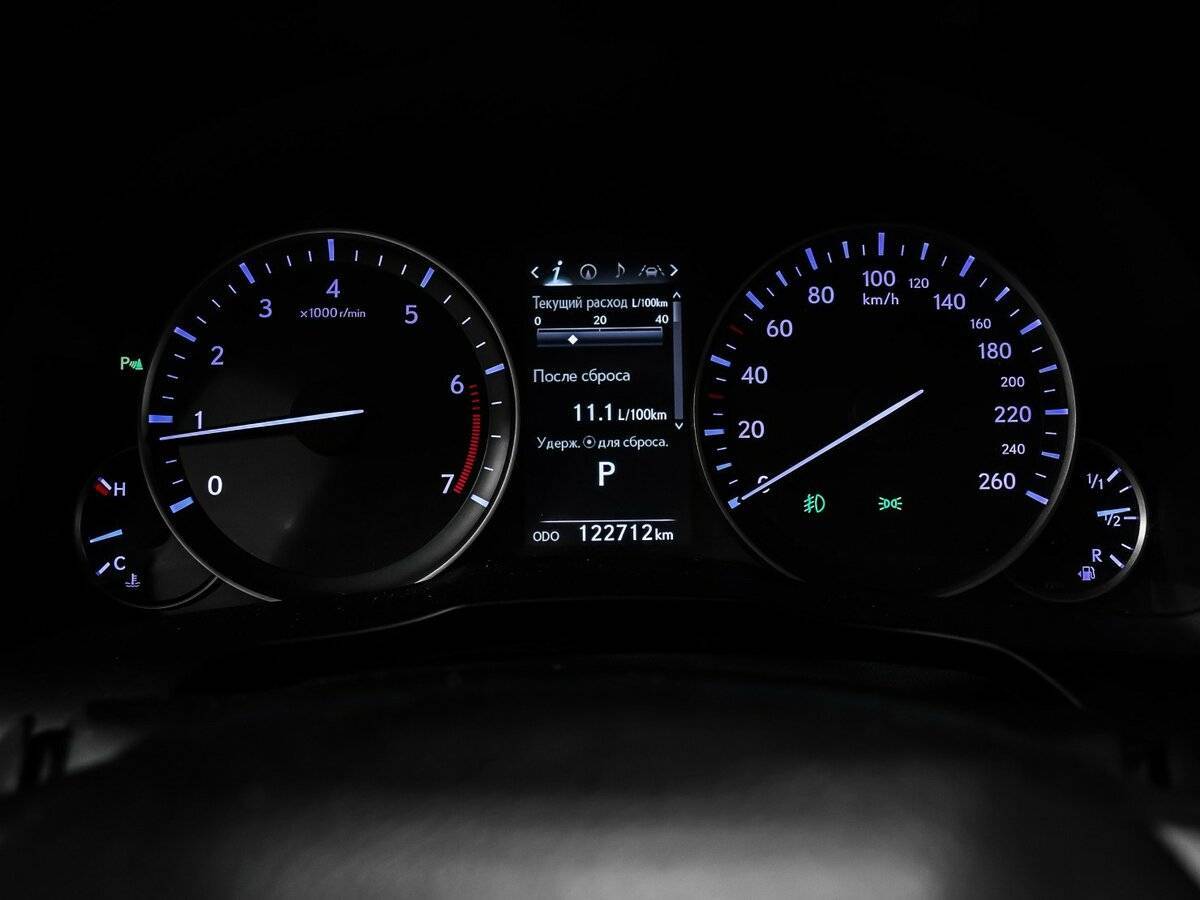 Lexus ES с пробегом — 2016 год. Фото: #9