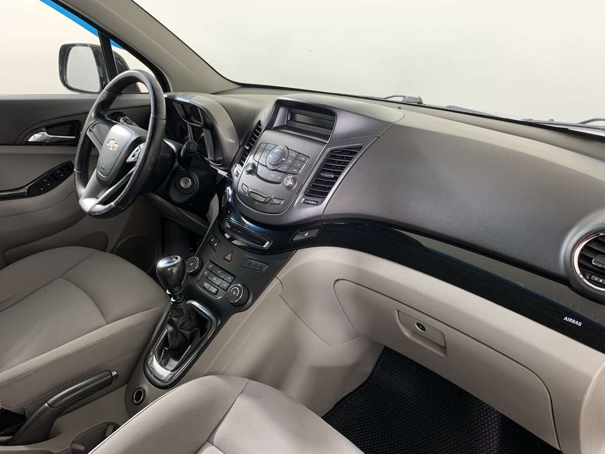 Chevrolet Orlando с пробегом — 2013 год. Фото: #12