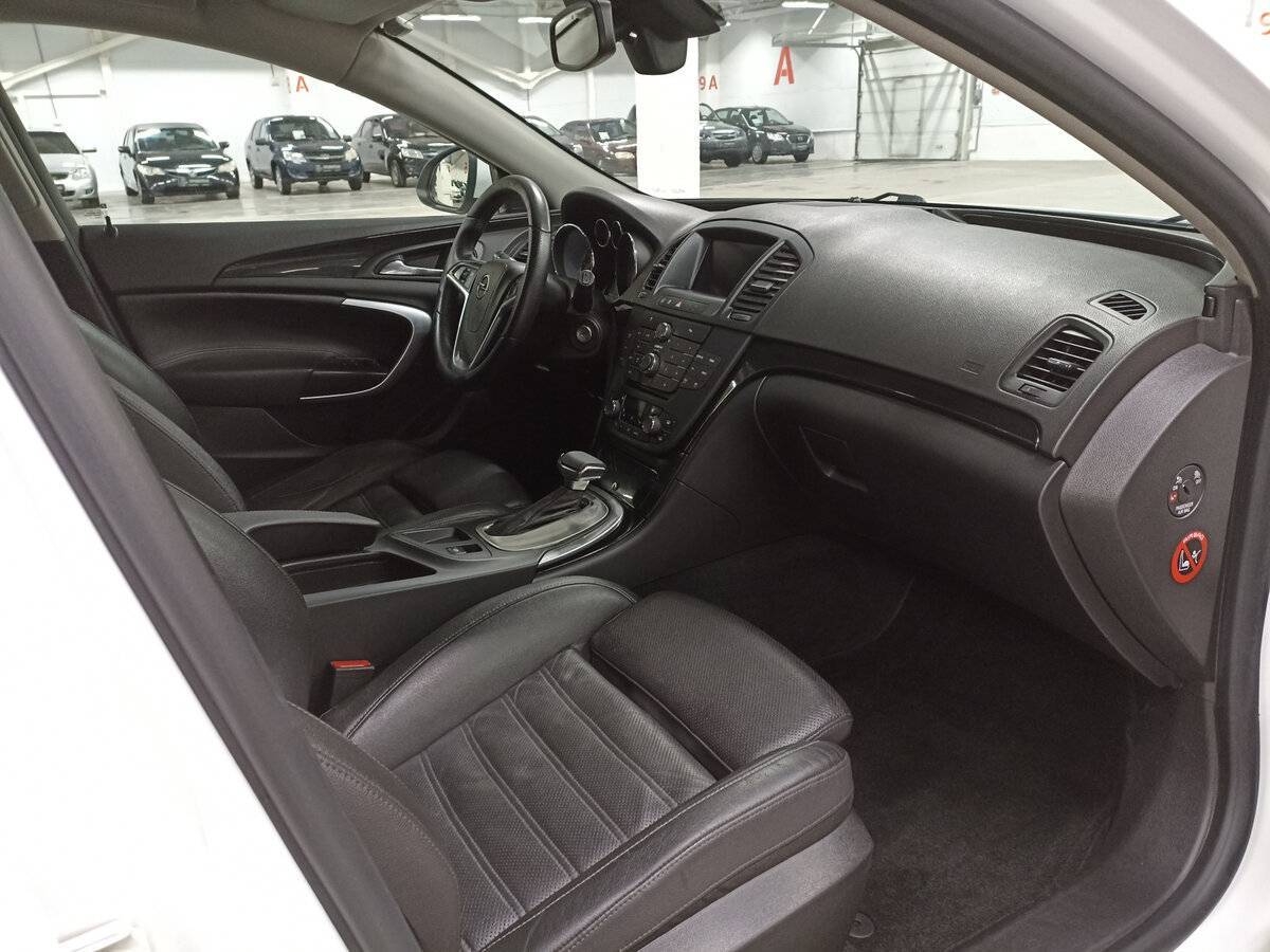 Opel Insignia с пробегом — 2011 год. Фото: #10