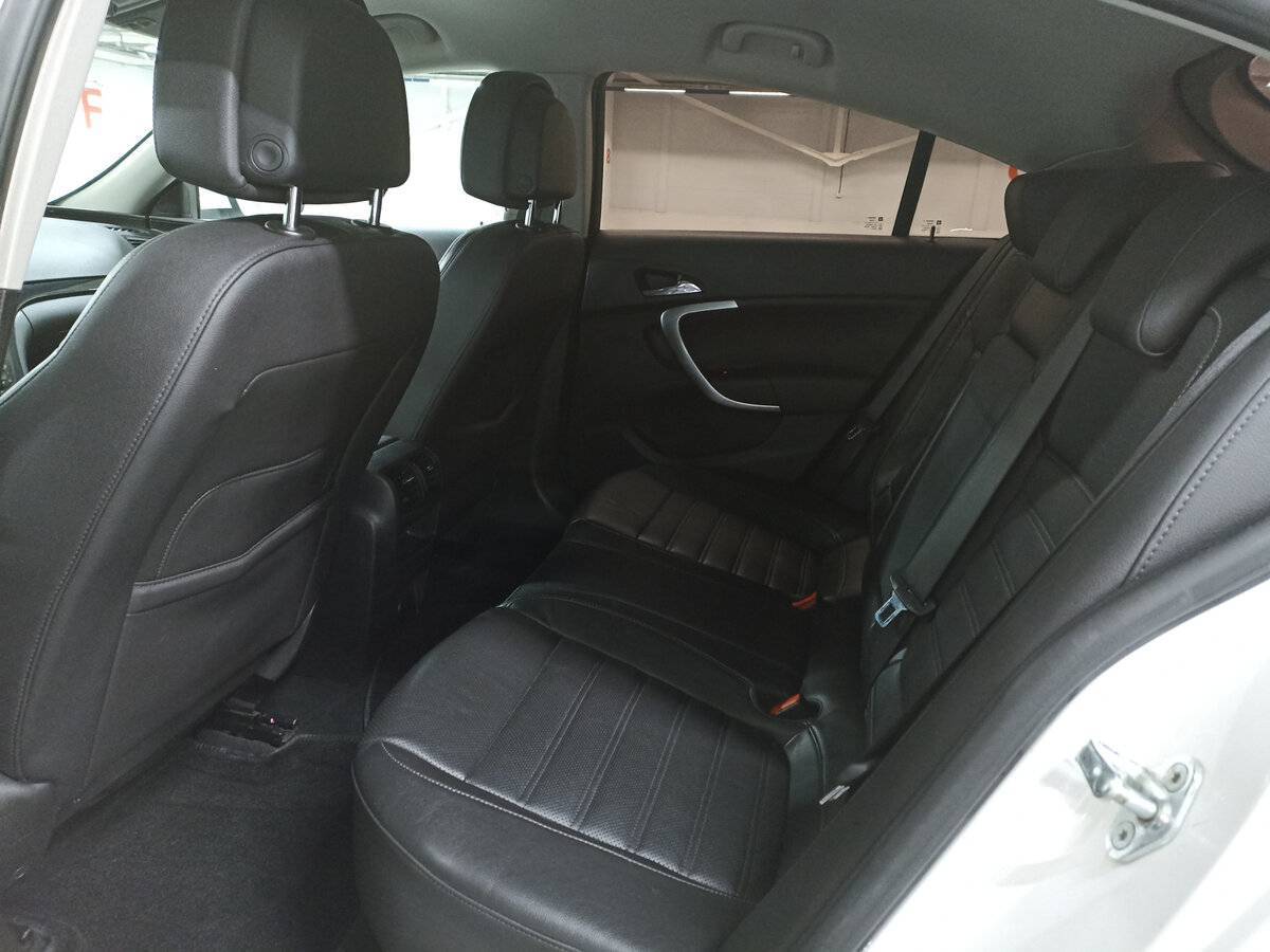 Opel Insignia с пробегом — 2011 год. Фото: #11