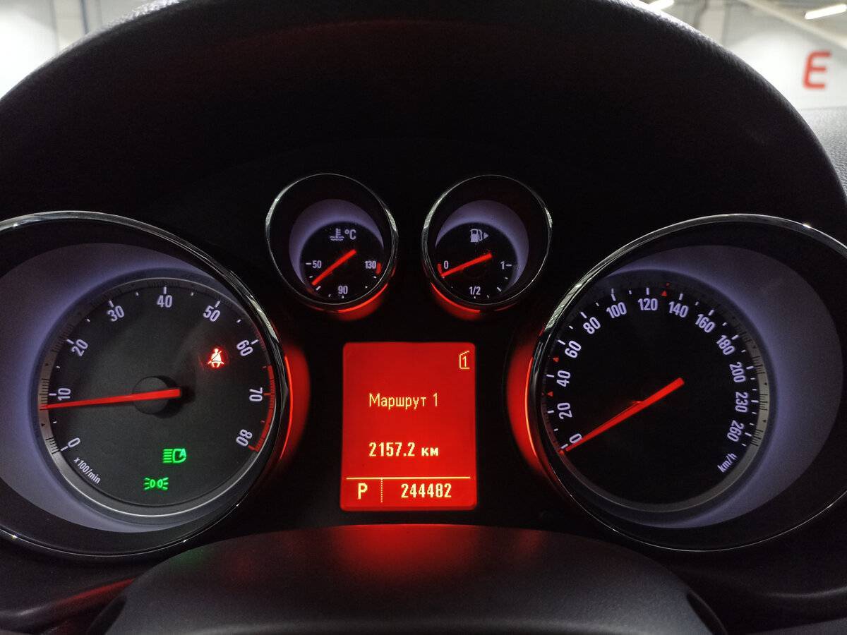 Opel Insignia с пробегом — 2011 год. Фото: #12