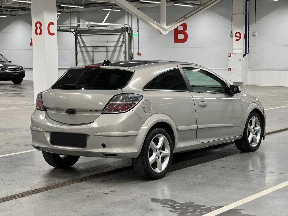Opel Astra с пробегом — 2008 год. Фото: #4