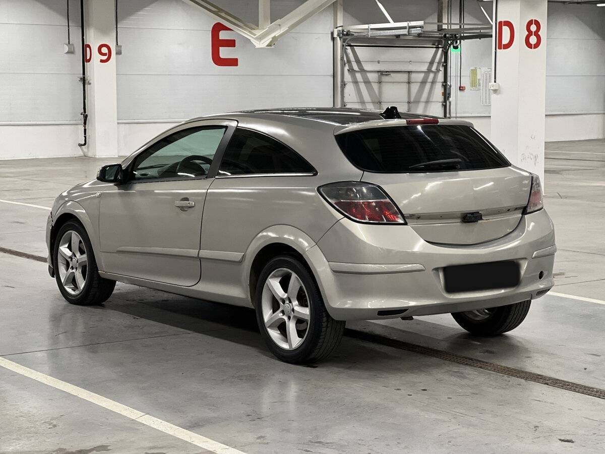 Opel Astra с пробегом — 2008 год. Фото: #6