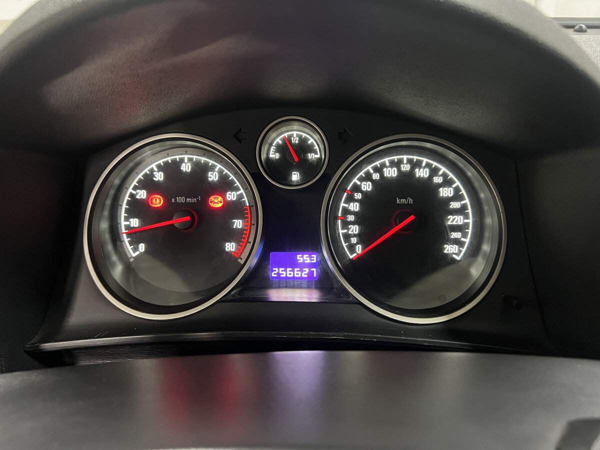 Opel Astra с пробегом — 2008 год. Фото: #12