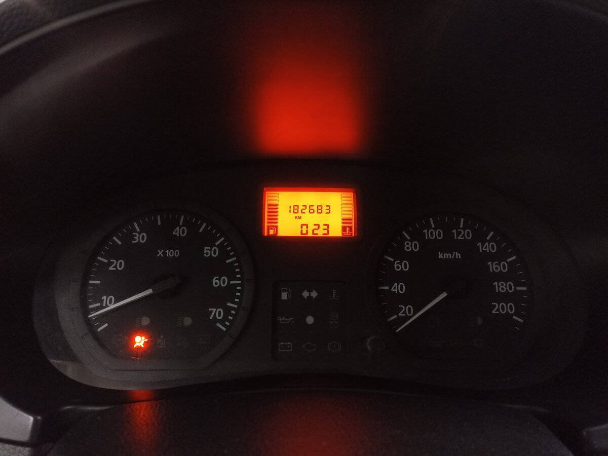 Renault Logan с пробегом — 2007 год. Фото: #12