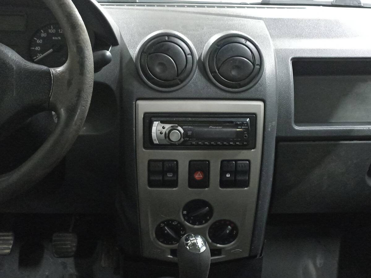 Renault Logan с пробегом — 2007 год. Фото: #14