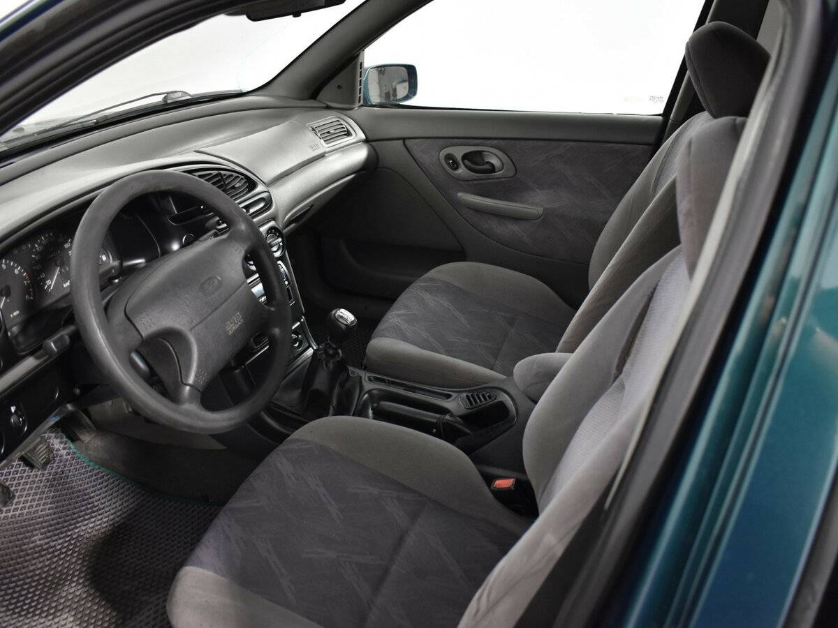 Ford Mondeo с пробегом — 1996 год. Фото: #8