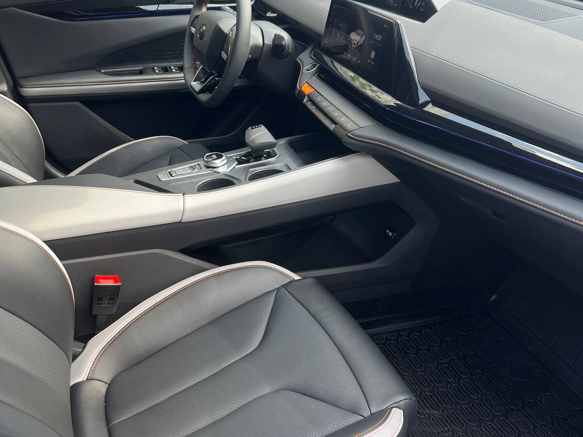 Changan UNI-V с пробегом — 2024 год. Фото: #9