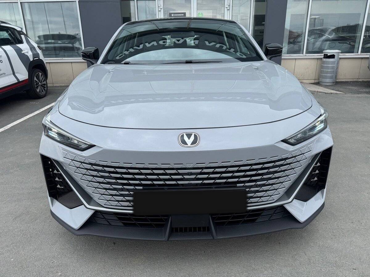 Changan UNI-V с пробегом — 2023 год. Фото: #1