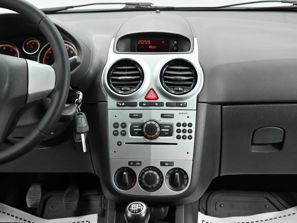 Opel Corsa с пробегом — 2011 год. Фото: #8