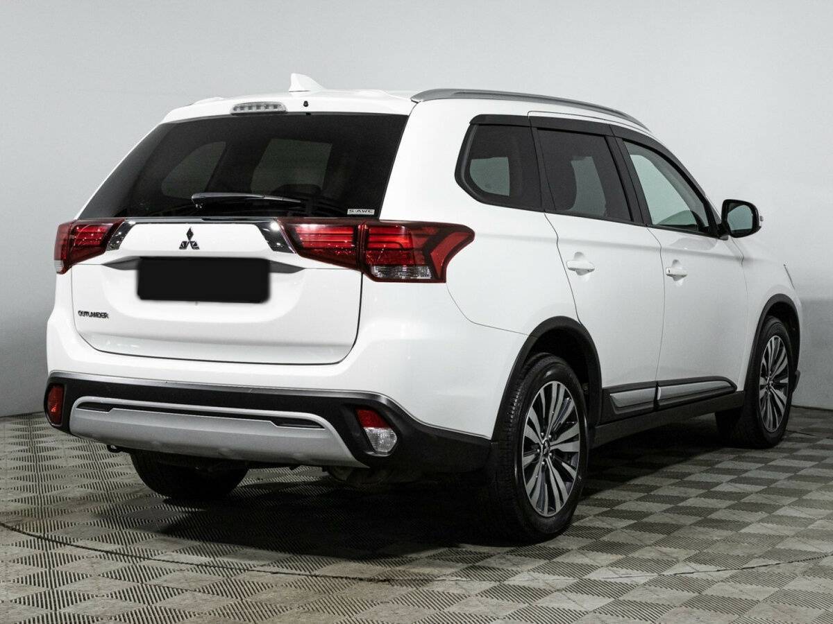 Mitsubishi Outlander с пробегом — 2021 год. Фото: #6