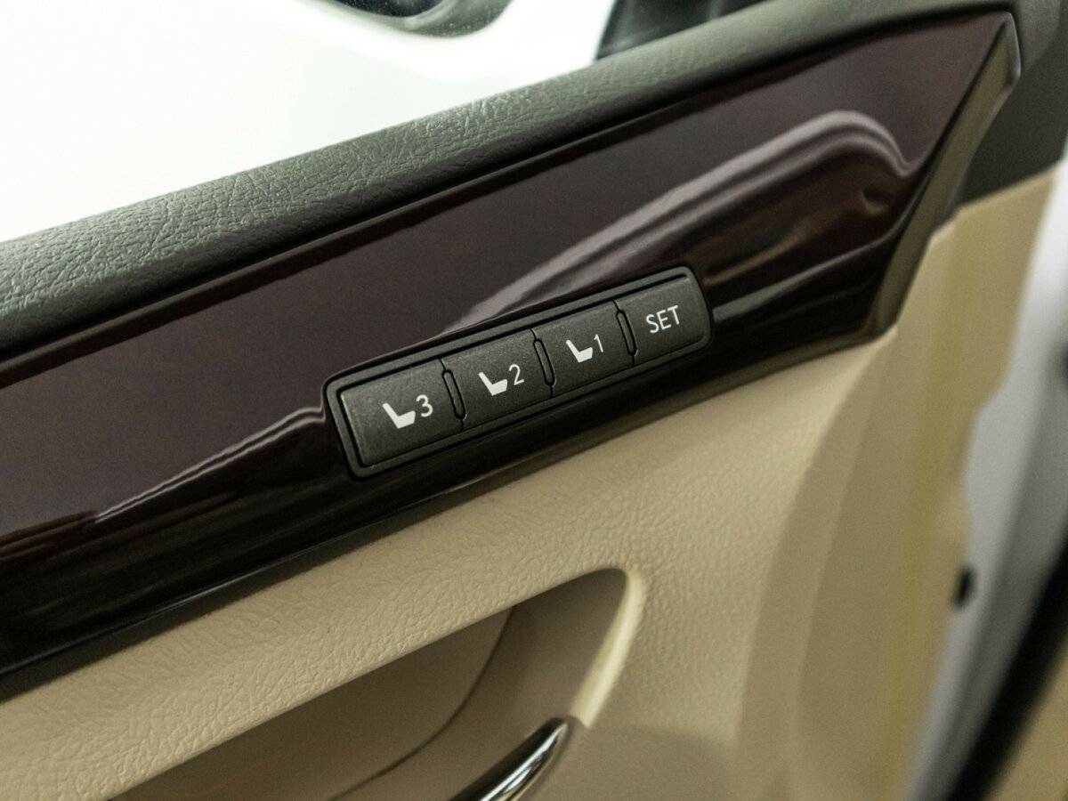 Lexus LX с пробегом — 2013 год. Фото: #16