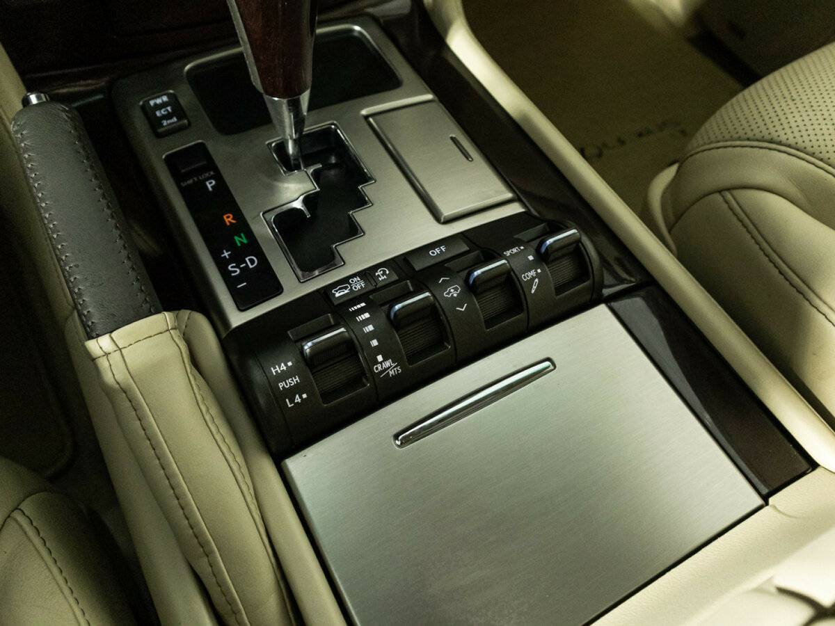Lexus LX с пробегом — 2013 год. Фото: #19