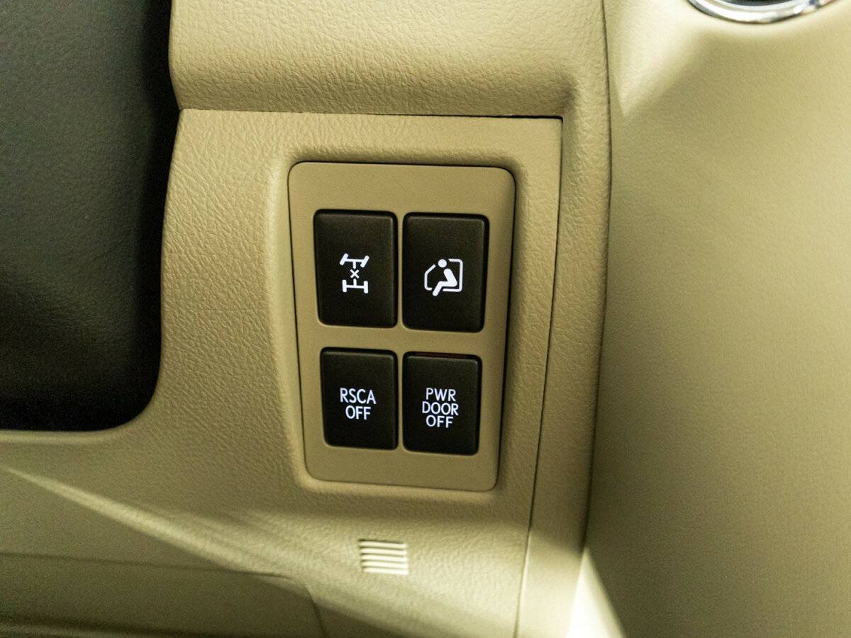 Lexus LX с пробегом — 2013 год. Фото: #24