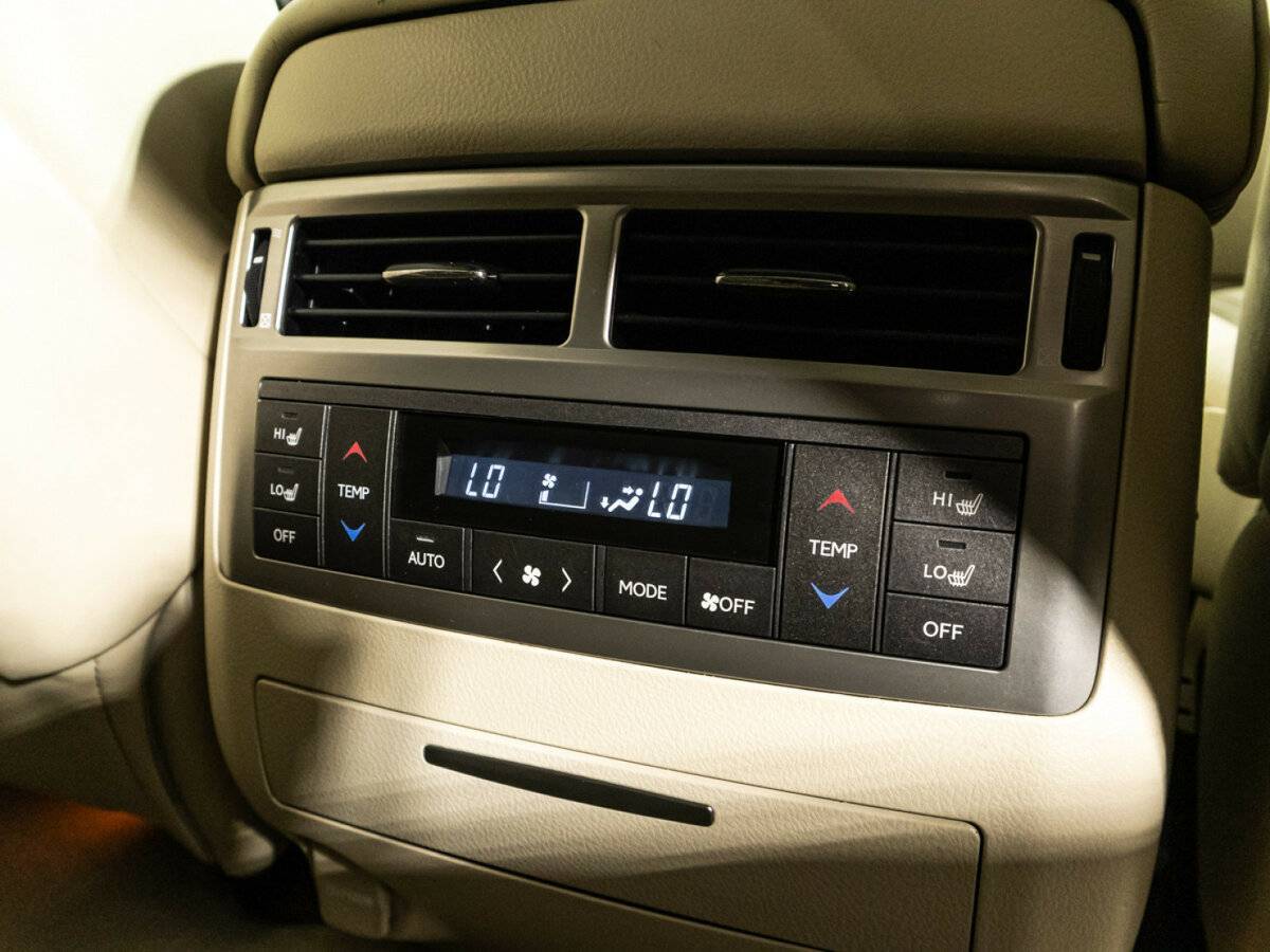 Lexus LX с пробегом — 2013 год. Фото: #27