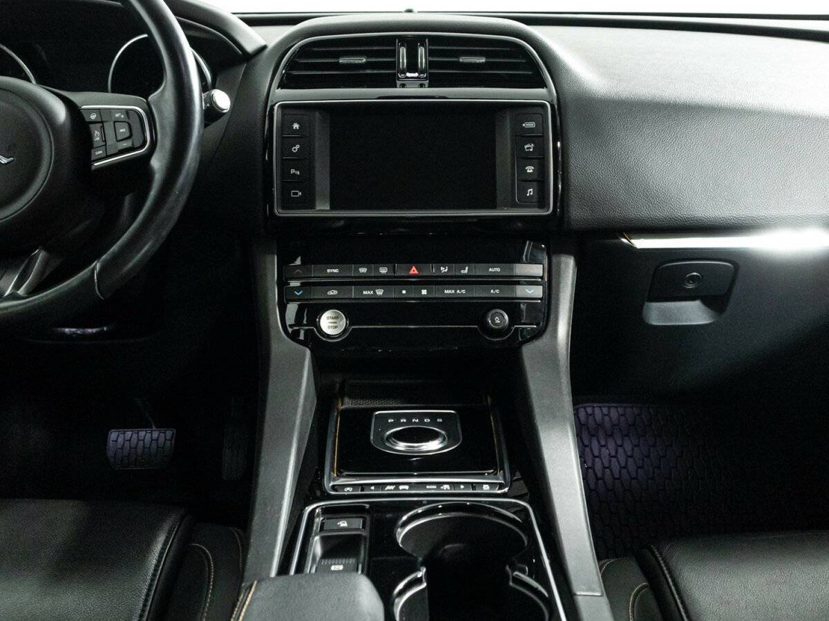 Jaguar F-Pace с пробегом — 2017 год. Фото: #13