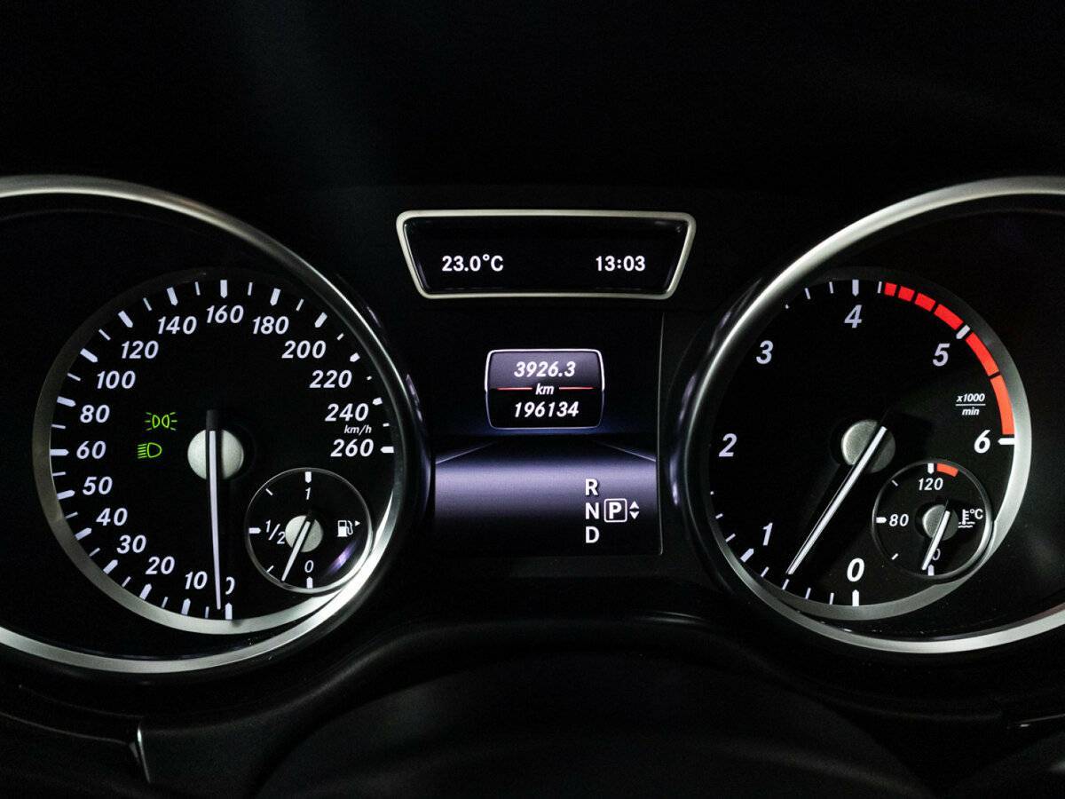 Mercedes-Benz GL-Класс с пробегом — 2014 год. Фото: #9