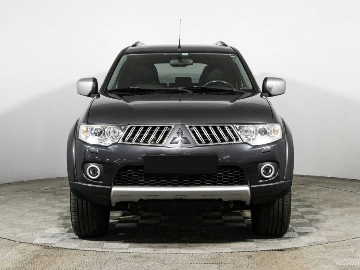 Mitsubishi Pajero Sport с пробегом — 2011 год. Фото: #1