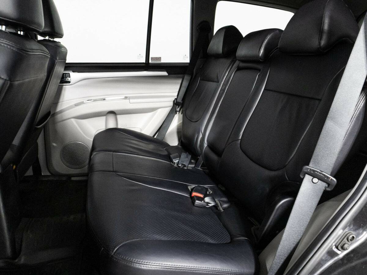 Mitsubishi Pajero Sport с пробегом — 2011 год. Фото: #9