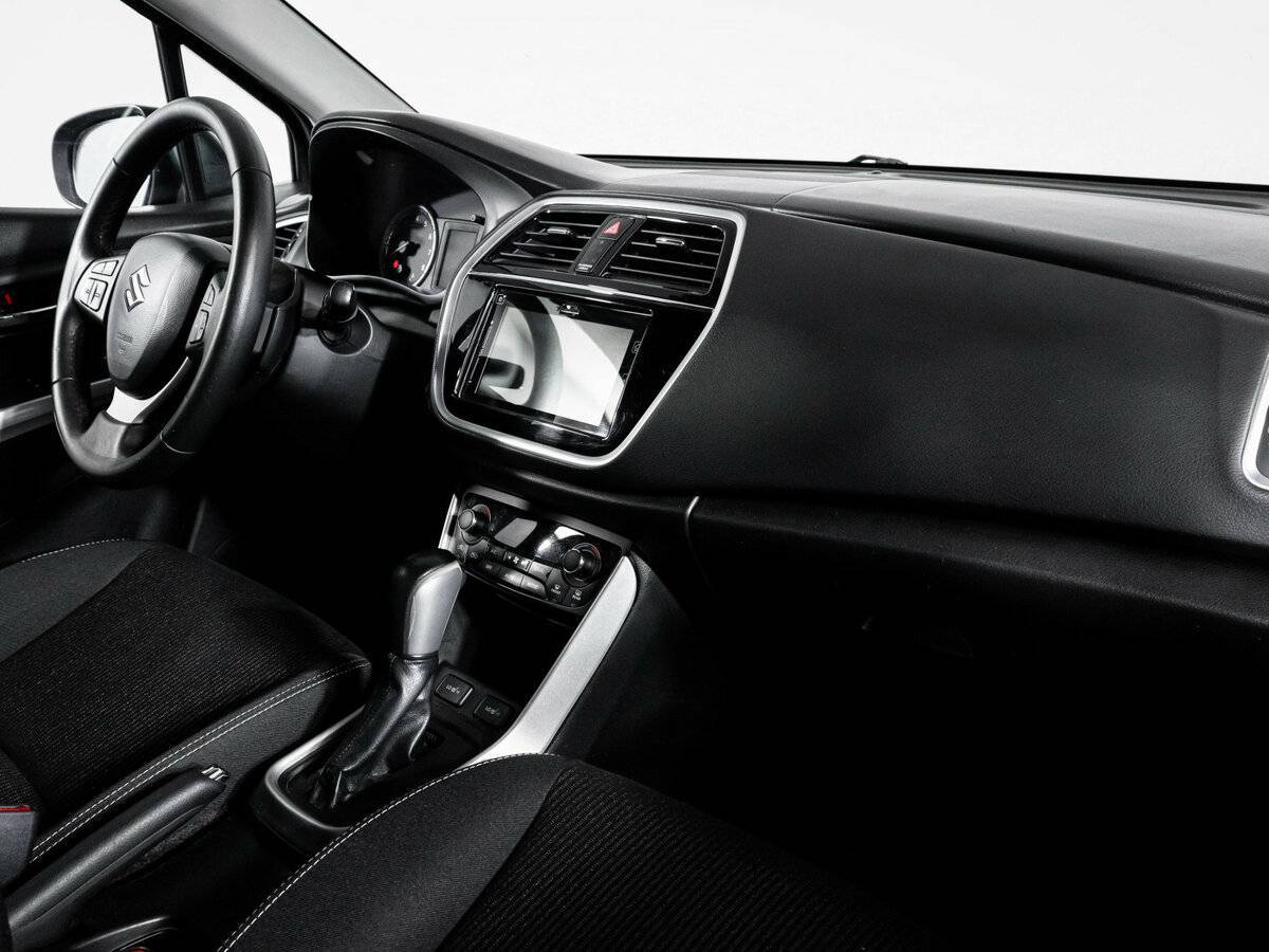 Suzuki SX4 с пробегом — 2016 год. Фото: #8