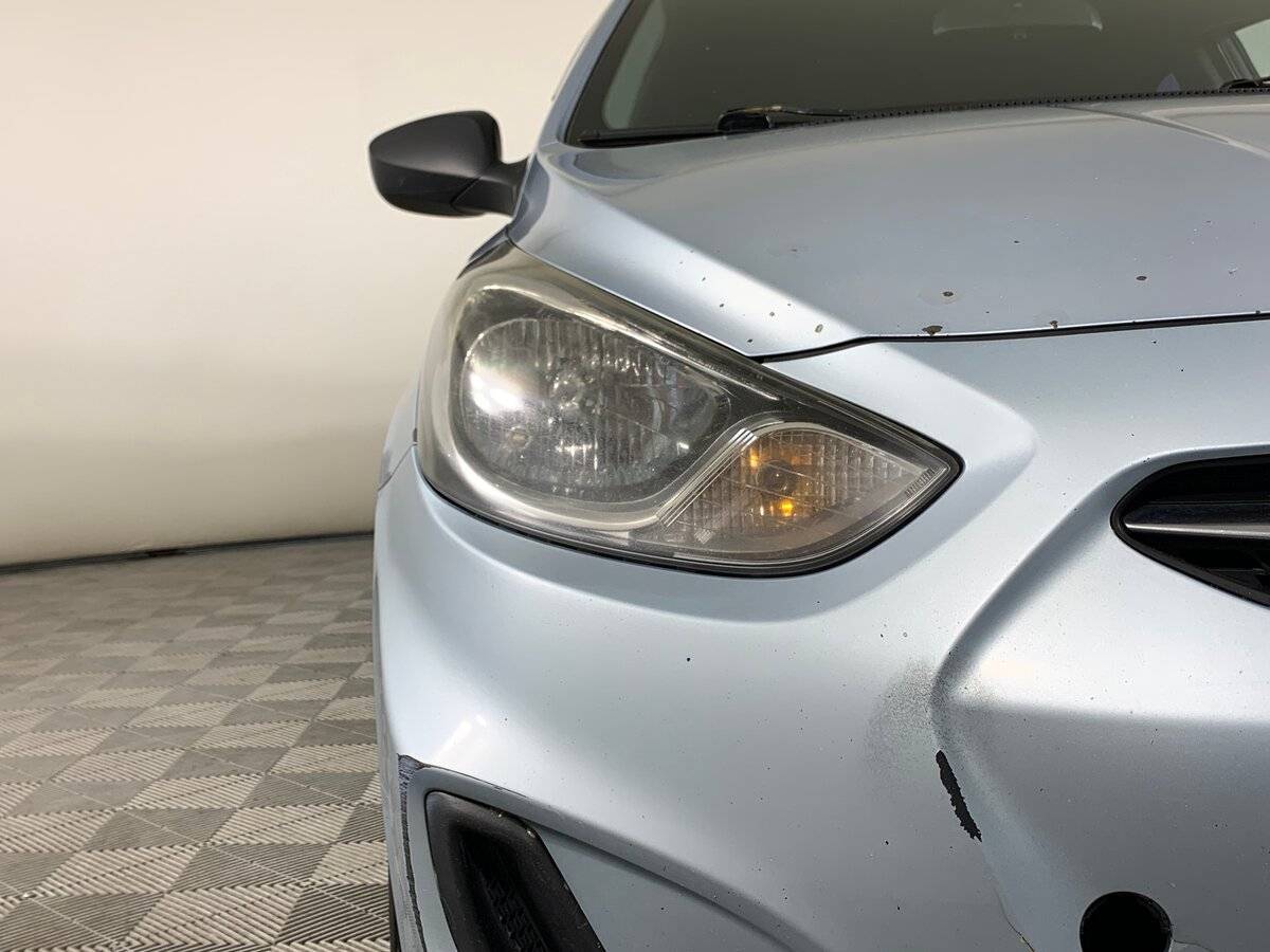 Hyundai Solaris с пробегом — 2011 год. Фото: #9