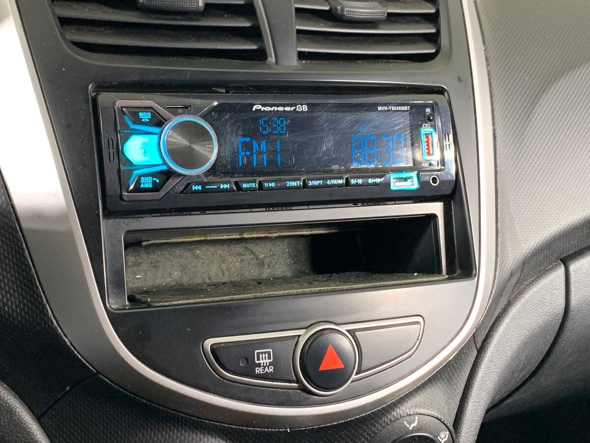 Hyundai Solaris с пробегом — 2011 год. Фото: #14