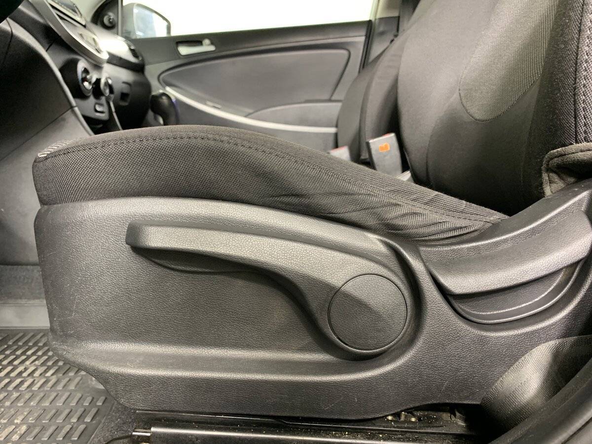 Hyundai Solaris с пробегом — 2011 год. Фото: #15