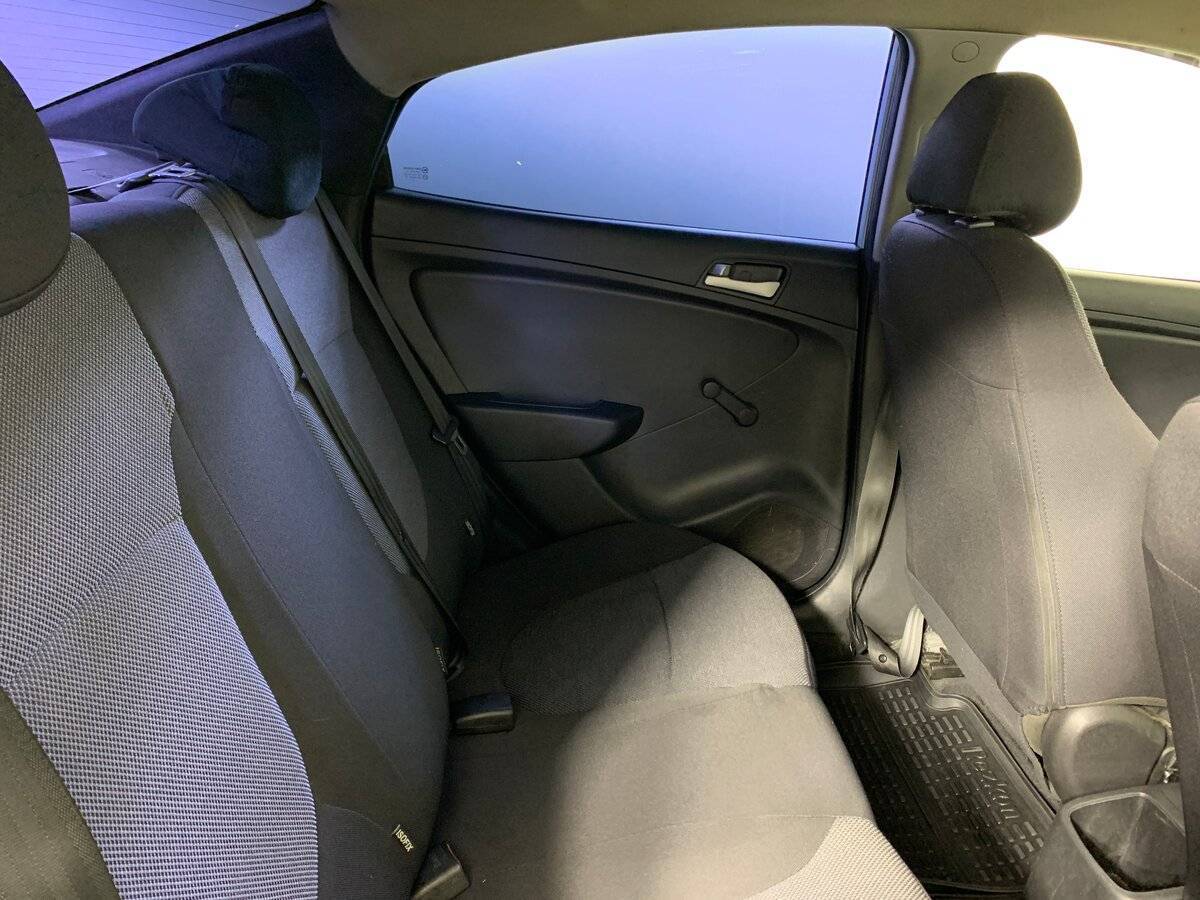 Hyundai Solaris с пробегом — 2011 год. Фото: #16