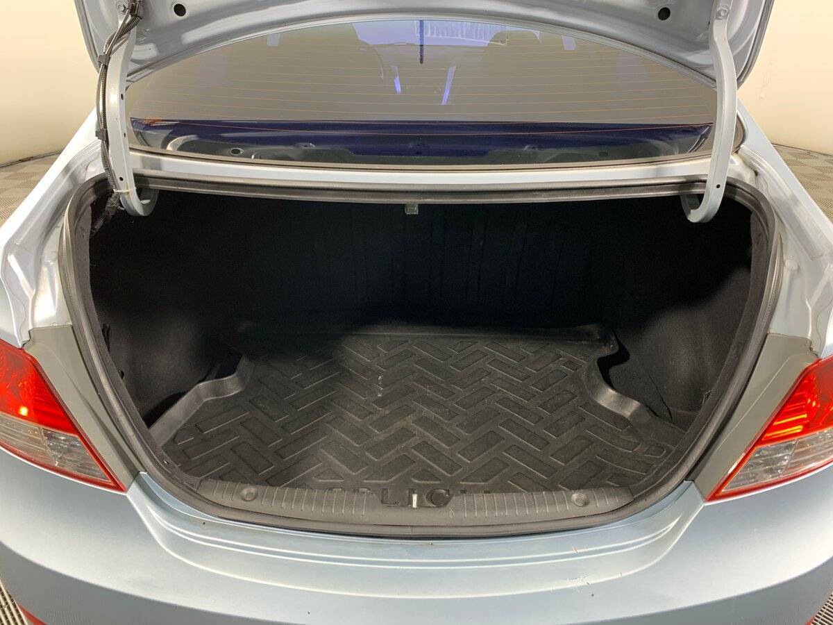 Hyundai Solaris с пробегом — 2011 год. Фото: #18