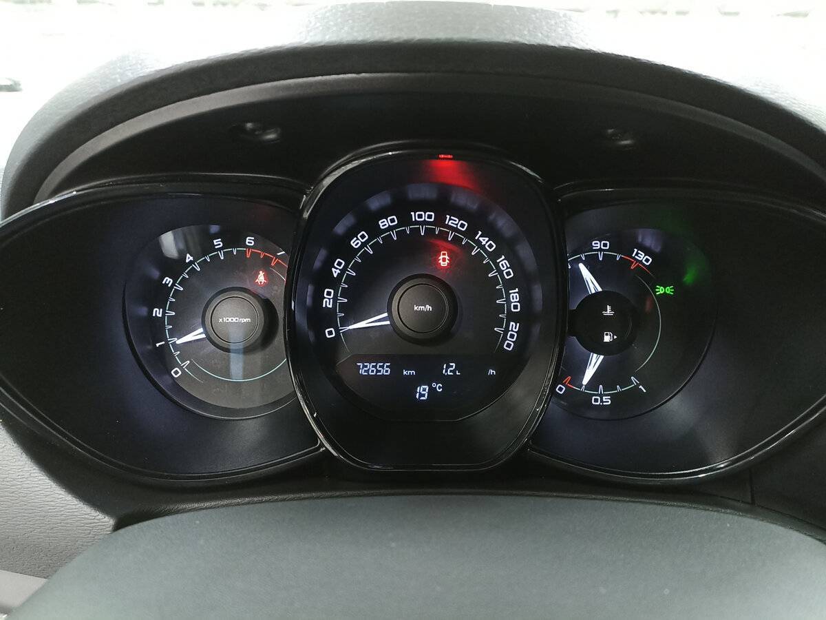 Lada (ВАЗ) Vesta с пробегом — 2016 год. Фото: #12