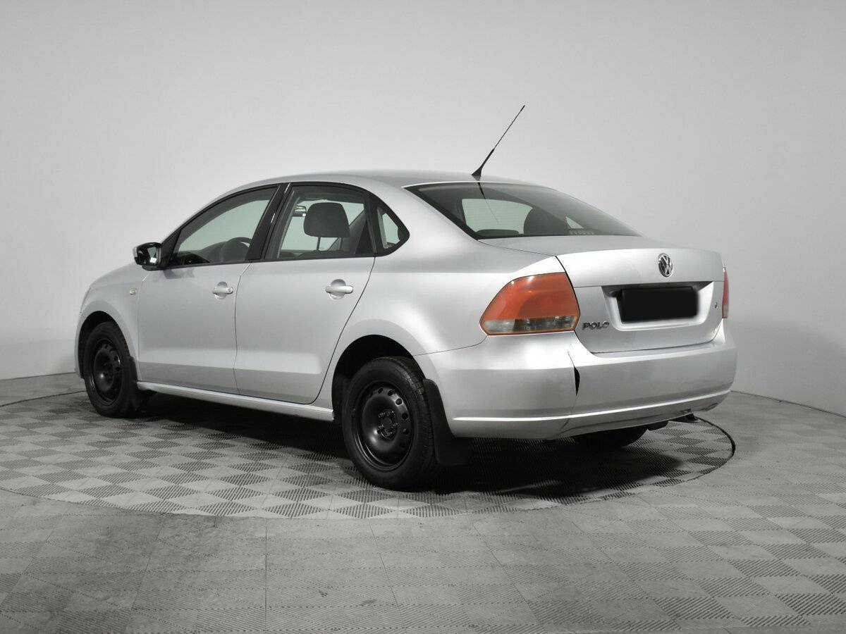 Volkswagen Polo с пробегом — 2011 год. Фото: #6