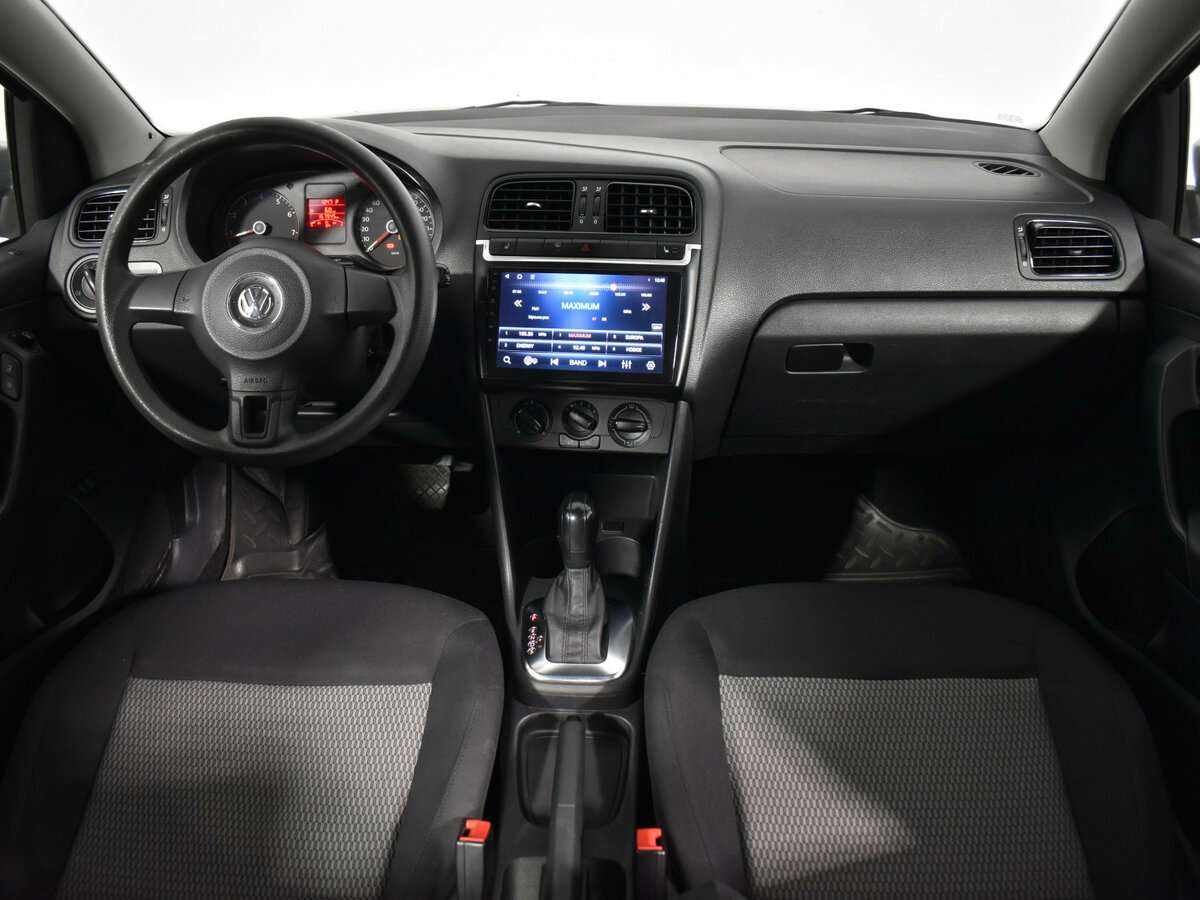 Volkswagen Polo с пробегом — 2011 год. Фото: #10