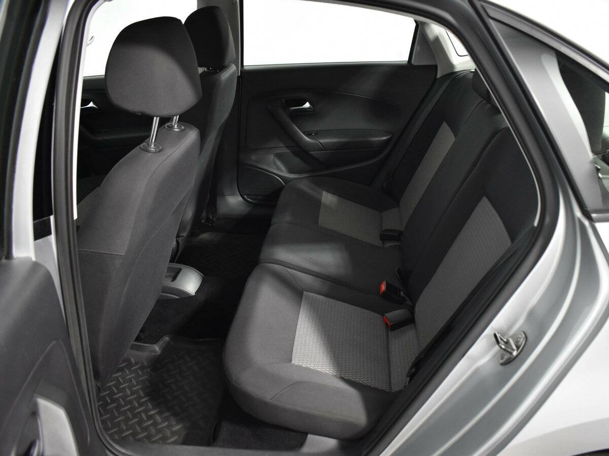 Volkswagen Polo с пробегом — 2011 год. Фото: #11