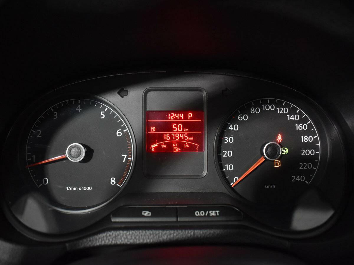 Volkswagen Polo с пробегом — 2011 год. Фото: #12