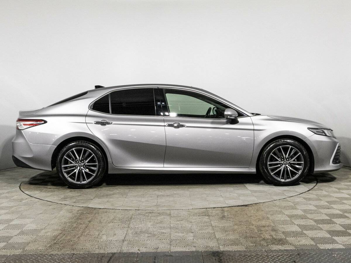 Toyota Camry с пробегом — 2022 год. Фото: #3