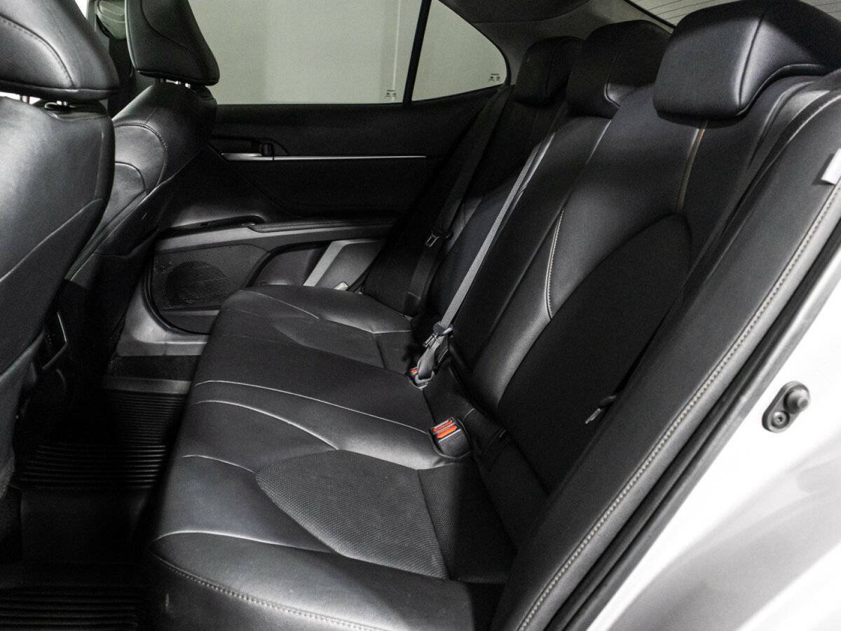 Toyota Camry с пробегом — 2022 год. Фото: #9