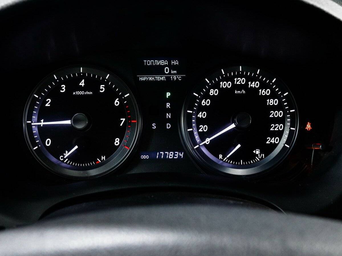 Lexus ES с пробегом — 2010 год. Фото: #10