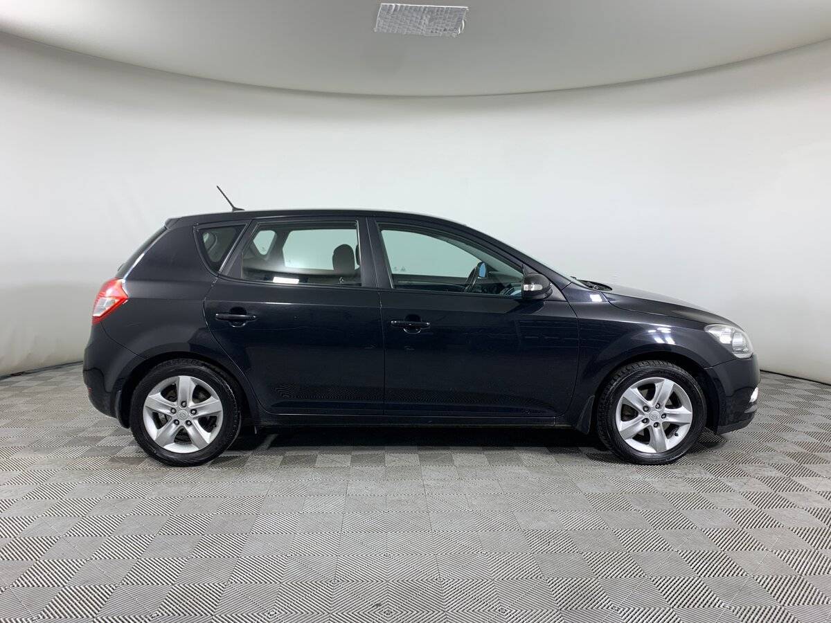 Kia Ceed с пробегом — 2010 год. Фото: #3