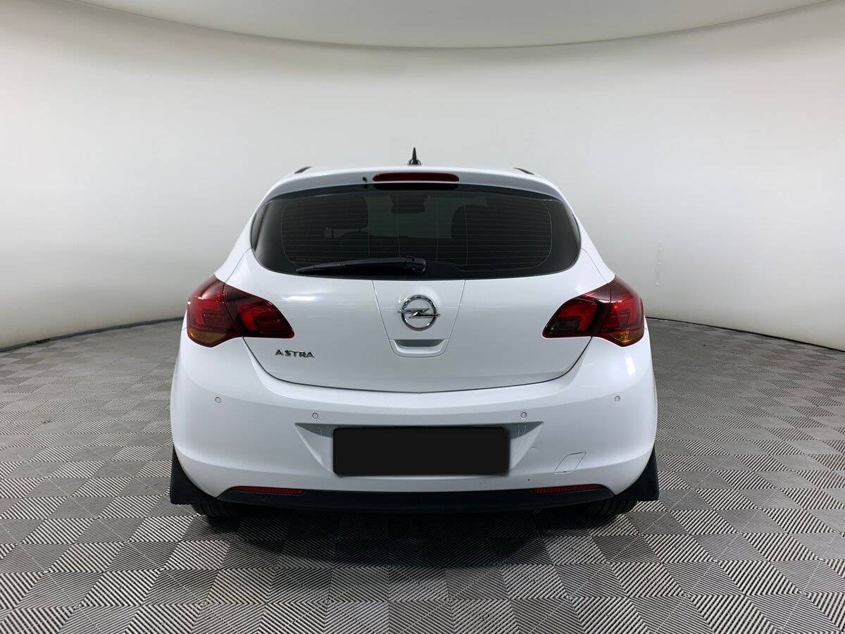 Opel Astra с пробегом — 2011 год. Фото: #5