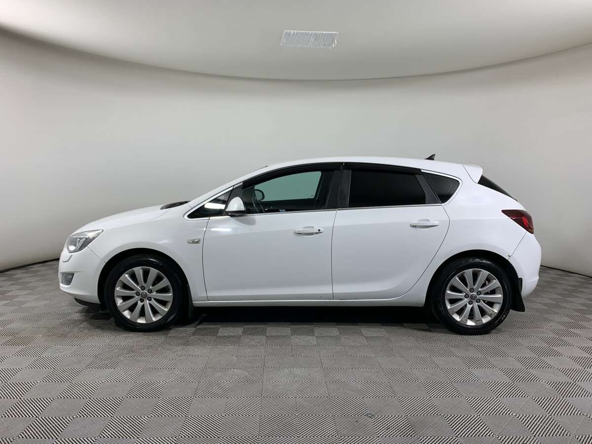 Opel Astra с пробегом — 2011 год. Фото: #7