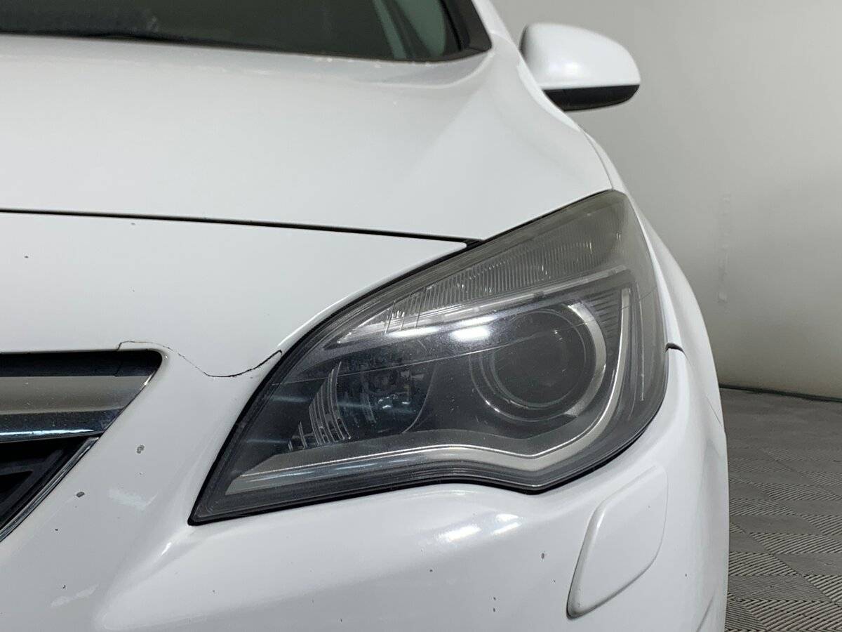 Opel Astra с пробегом — 2011 год. Фото: #9