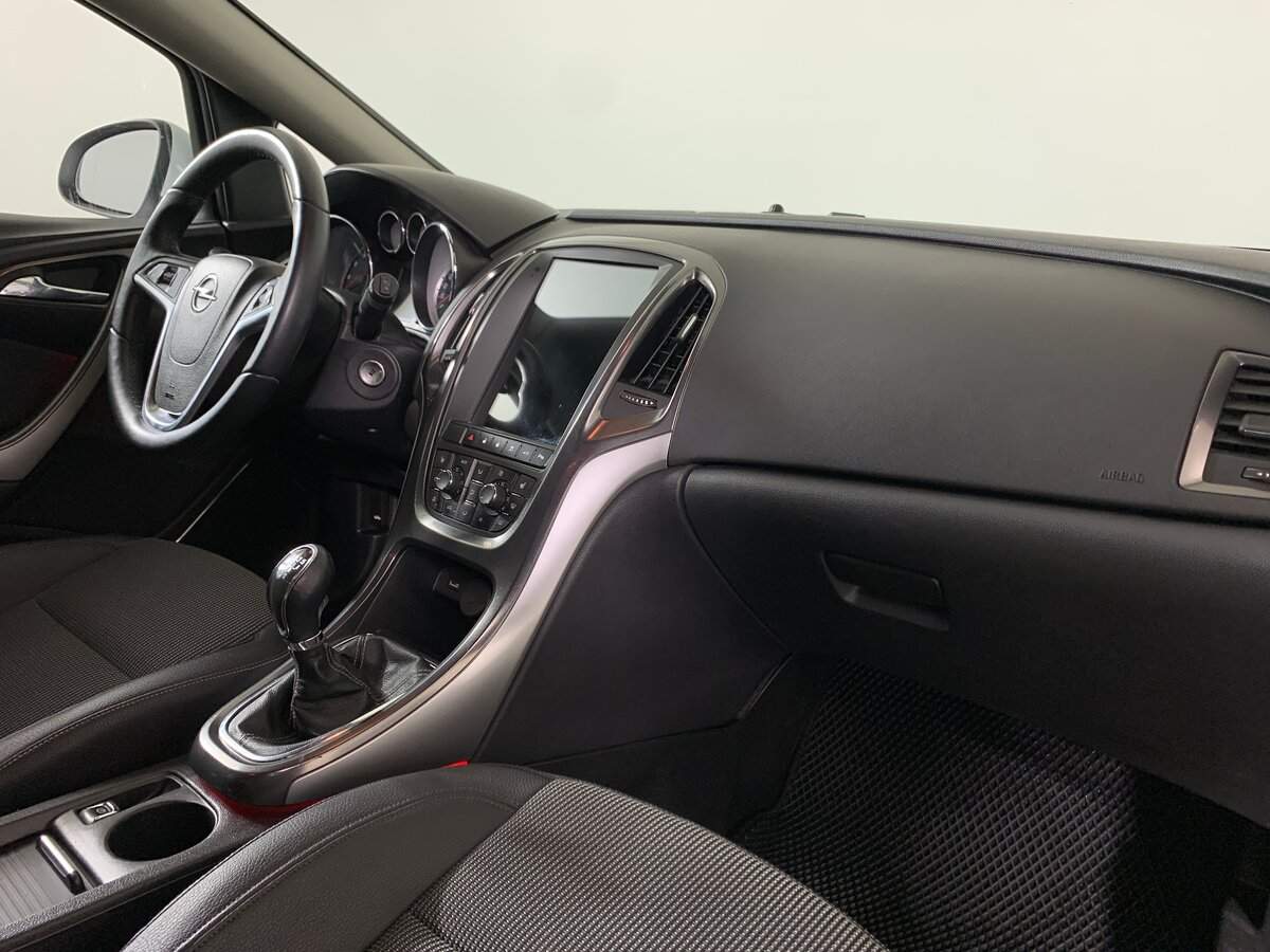 Opel Astra с пробегом — 2011 год. Фото: #12