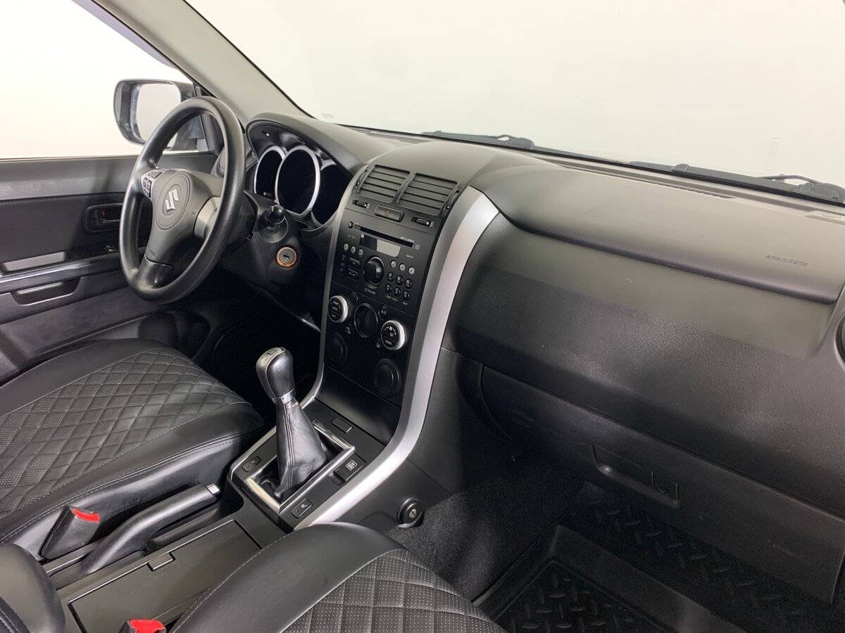 Suzuki Grand Vitara с пробегом — 2010 год. Фото: #11