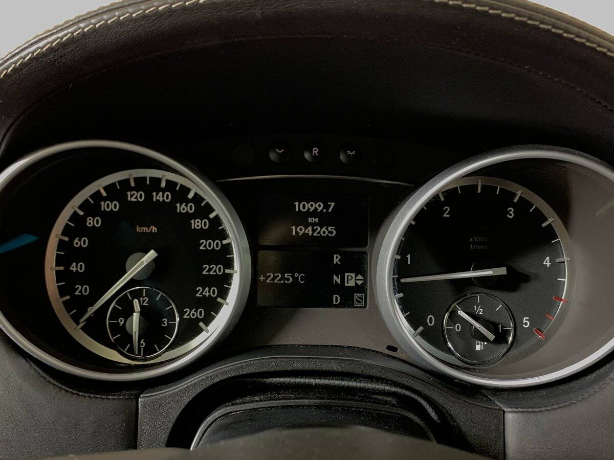 Mercedes-Benz GL-Класс с пробегом — 2011 год. Фото: #13